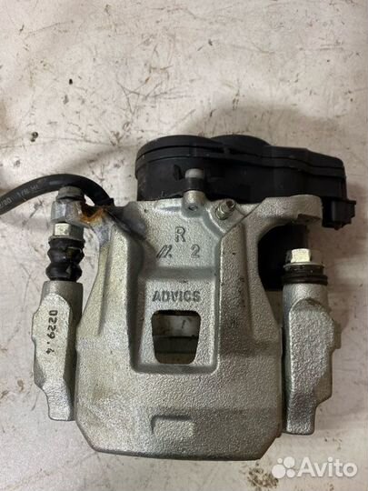 Суппорт тормозной задний правый Mitsubishi