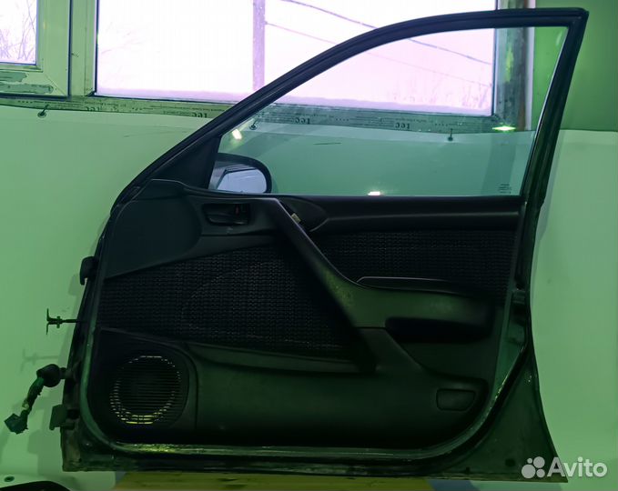 Toyota Carina E дверь передняя правая