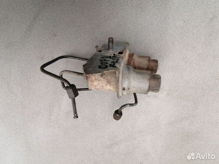 Клапан перепускной тормозной Ford Escort 1990-1995