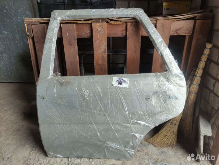 Задняя левая дверь volkswagen pointer