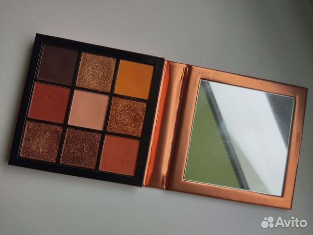 Палетка теней Huda Beauty