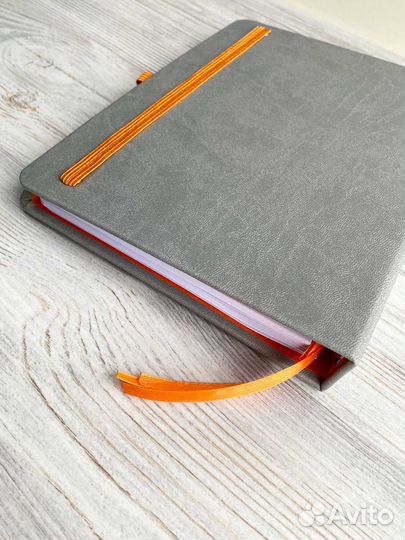 Именной блокнот со сменным блоком с гравировкой