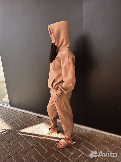 Женский спортивный костюм