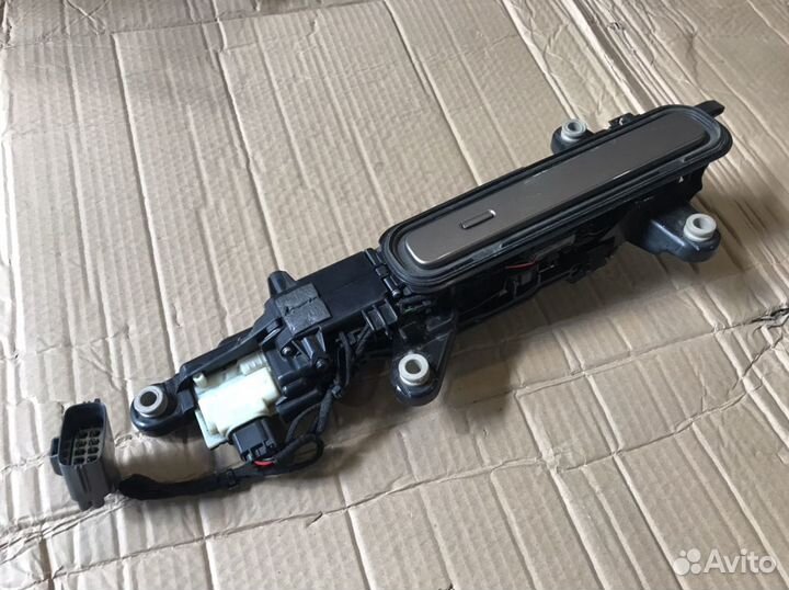 Ручка передней левой двери Range Rover Velar L560