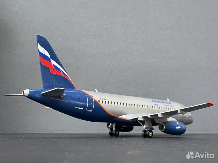 Модель самолета SSJ-100 Аэрофлот