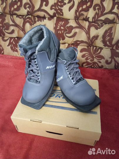 Лыжные ботинки