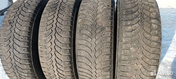 Bridgestone Blizzak Spike-01 225/65 R17