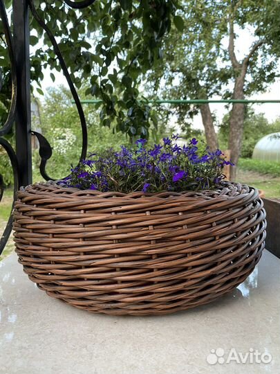 Кашпо из искусственного ротанга