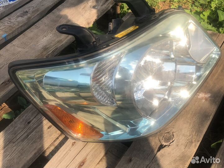 Фара передняя левая на toyota Noah 2008 рестайл