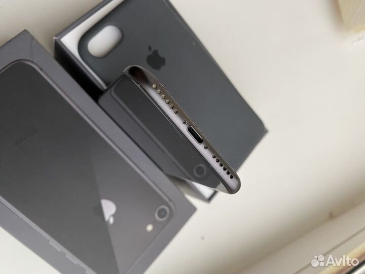 iPhone 8, 64 ГБ
