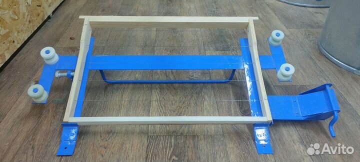 Для натягивания проволоки на рамки