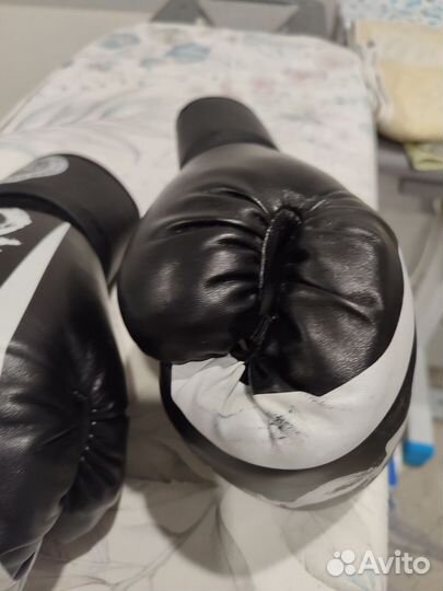 Боксерские перчатки