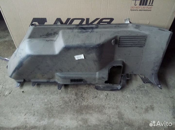 Обшивка багажника правая Mitsubishi Pagero IV