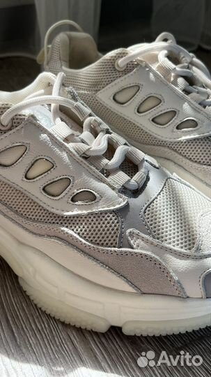 Кроссовки женские