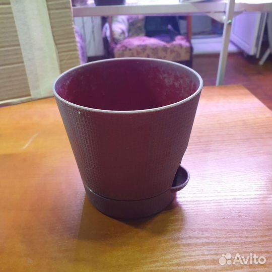 Горшок для цветов с системой прикорневого полива