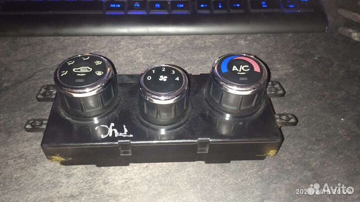 Блок управления климатом Hyundai Tucson 2008