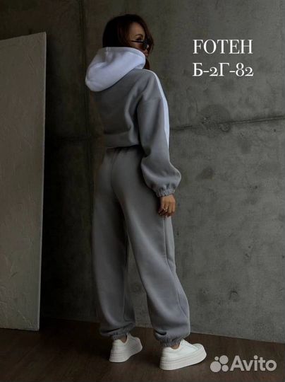 Женский спортивный костюм