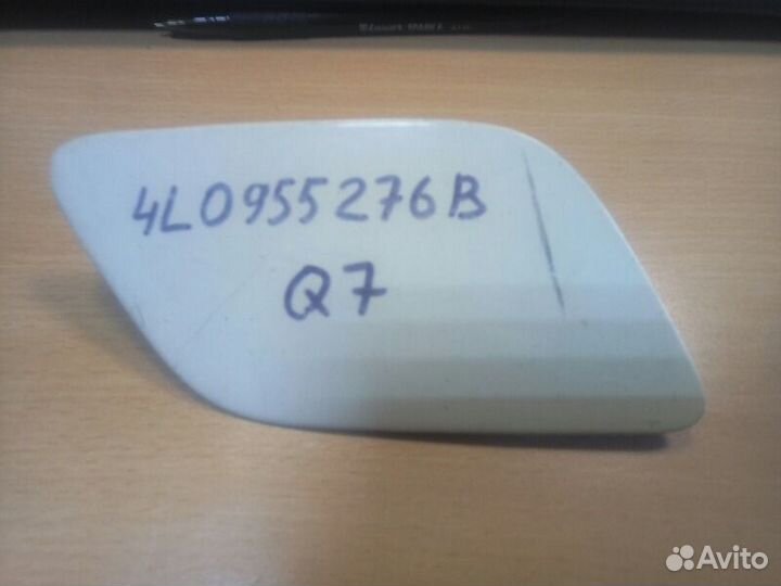 Крышка омывателя фары прав. audi q7