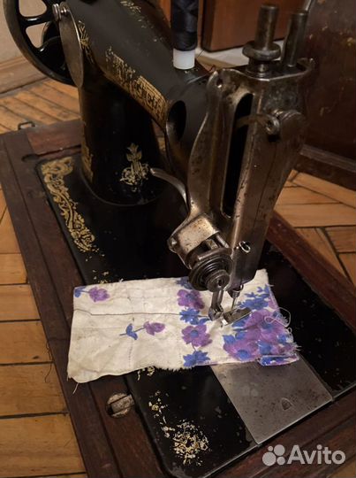 Швейная машинка Зингер