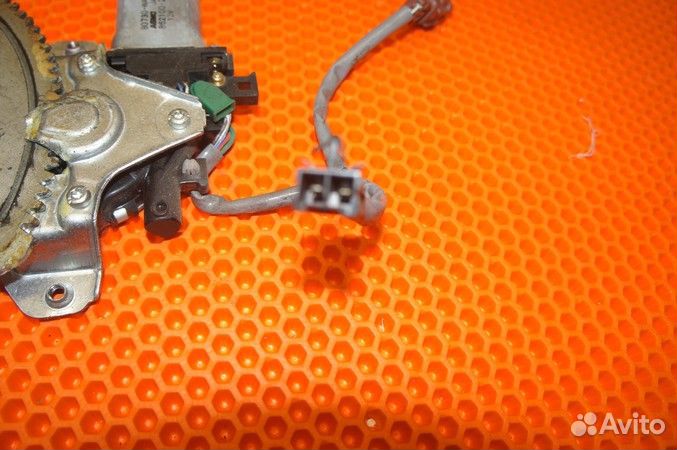 Стеклоподъемник Nissan Expert