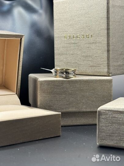 Золотое кольцо bvlgari zero 585