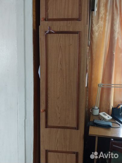 Шкафы и тумбочка