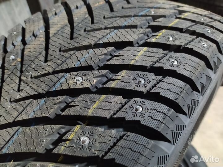 Zmax Winternova Stud II 275/45 R20 110T