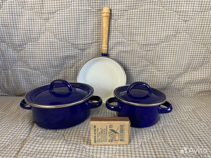 Набор эмалированной посуды в миниатюре