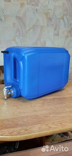 Канистра-рукомойник пластиковая для воды 20 литров