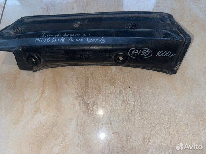 Накладка двери багажника задняя левая Mitsubishi