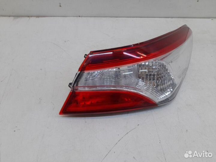 Фонарь правый Toyota Camry XV70 2017-2023