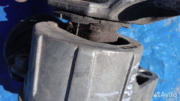 Ford Mondeo 3 2.0 tdci подушка двигателя