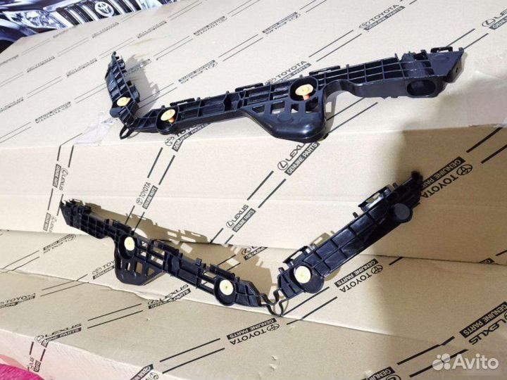 Кронштейн бампера задний Toyota Camry XV70