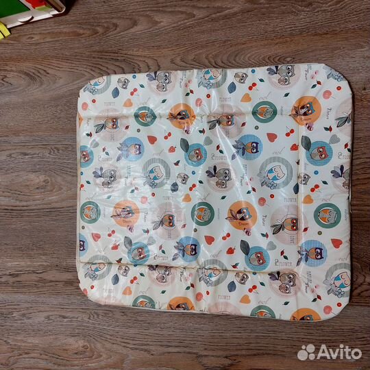 Детские весы, дождевик, накладка для пеленальника