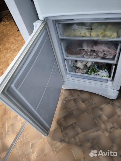 Холодильник indesit