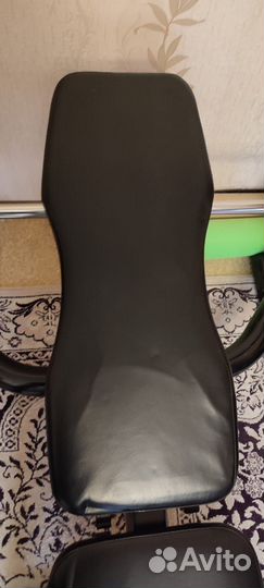 Скамья для жима со стойкой и штанга с блинами