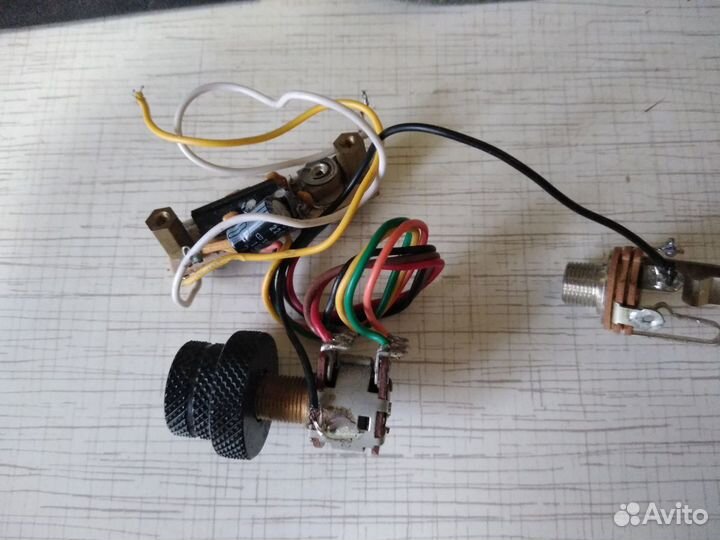 On-board preamp, предусилитель для бас-гитары