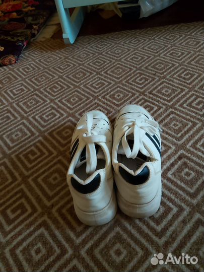 Кроссовки женские