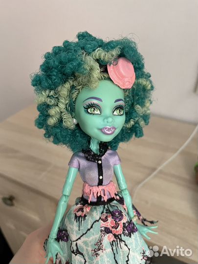 Кукла Monster High Хани Свомп