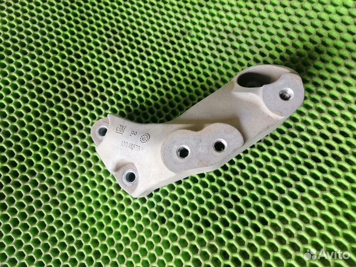 Кронштейн кпп на Chevrolet Cruze 2009-2016