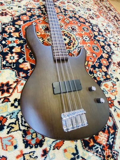 Бас гитара Cort