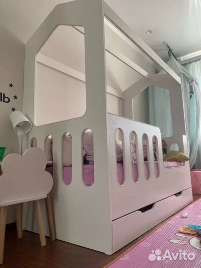Детская кроватка с ящиками