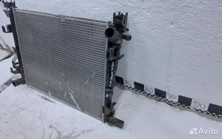 Радиатор охлаждения двигателя Renault Logan 2
