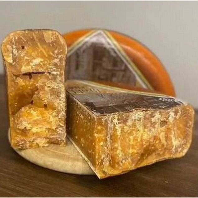 Твердый сыр броккель каас