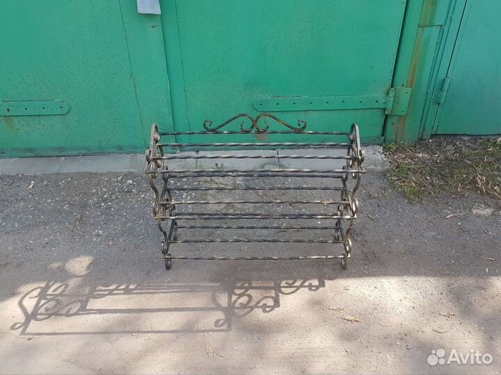 Кованая обувница трехярусная