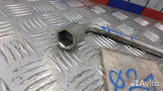 Ключ колесный toyota corolla verso 2 (1KK17VP01)