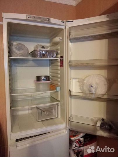 Холодильник ariston