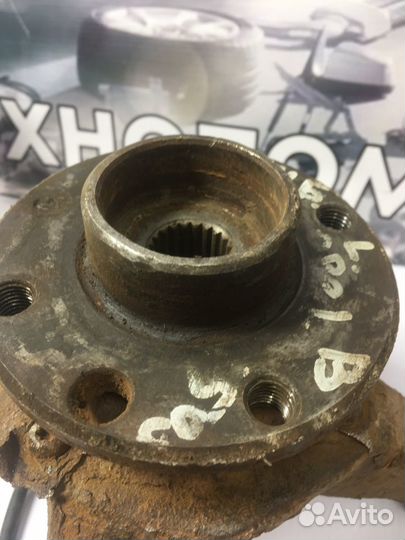 Левый кулак поворотный Opel Vectra B