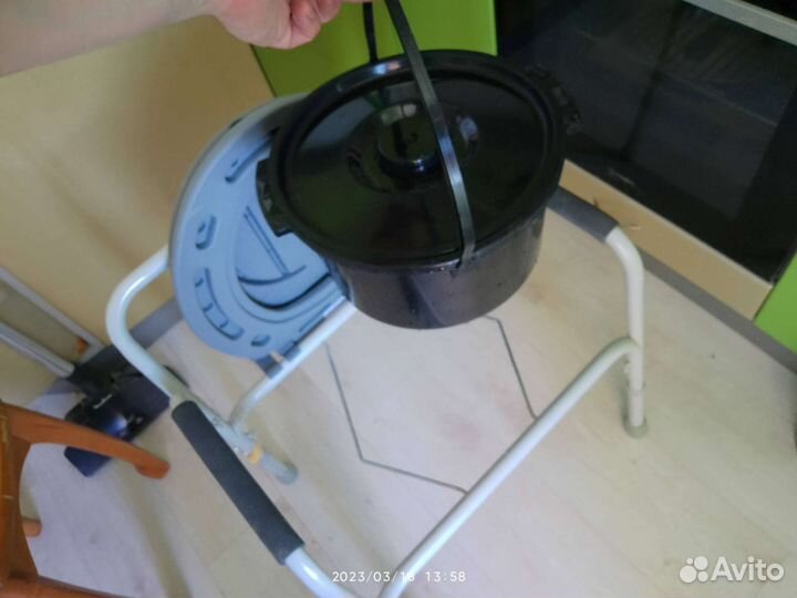 Кресло инвалидное с санитарным оснащением