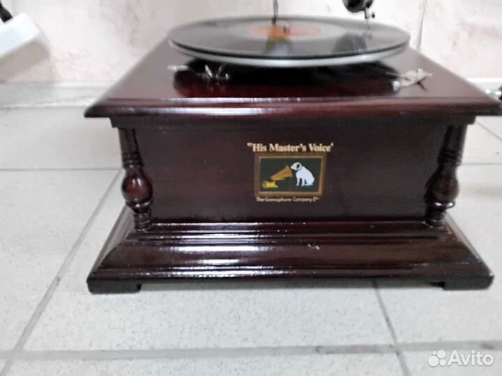 Граммофон рабочий + пластинки и иглы